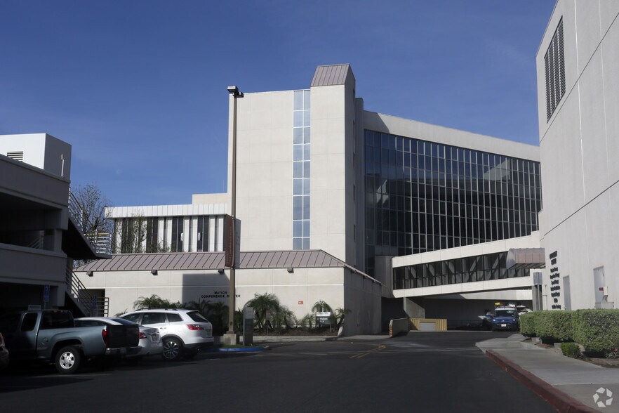 401 E Highland Ave, San Bernardino, CA à louer - Photo du bâtiment - Image 3 de 5