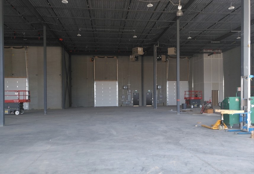 4925 Barlow Trl NE, Calgary, AB for sale - Building Photo - Image 1 of 1