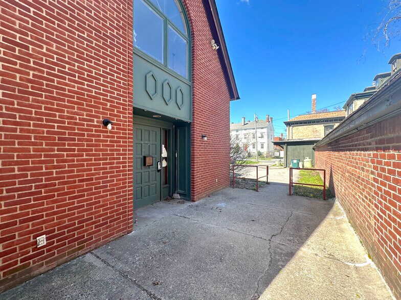 77 Grand St, Newburgh, NY à vendre - Photo du bâtiment - Image 2 de 19