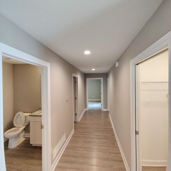 26700 Orchard Lake Rd, Farmington Hills, MI à vendre - Photo du bâtiment - Image 3 de 17