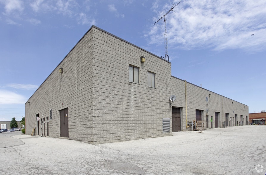 7015 Tranmere Dr, Mississauga, ON for lease - Building Photo - Image 2 of 7
