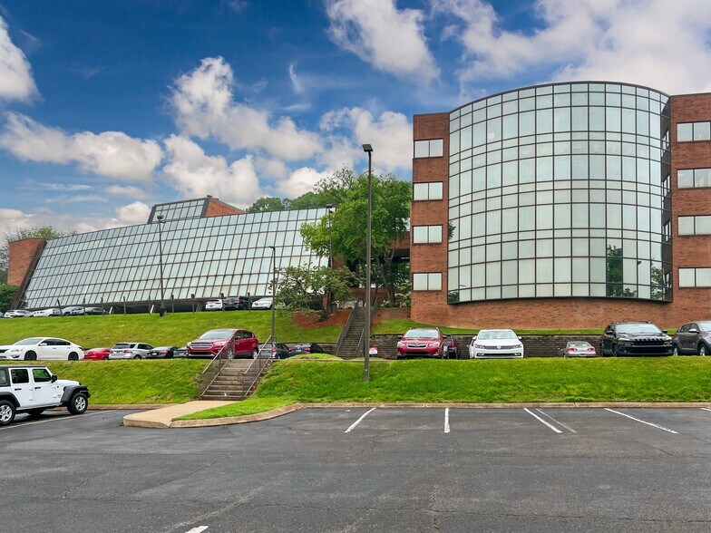 201 Summit View Dr, Brentwood, TN à louer - Photo du bâtiment - Image 2 de 15