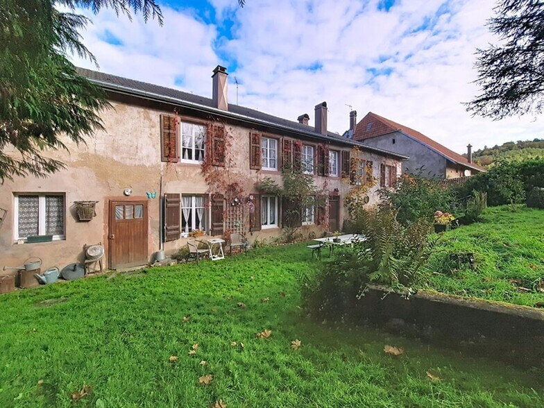 Local d'activités dans Saint-Dié-des-Vosges à vendre - Photo du bâtiment - Image 1 de 8