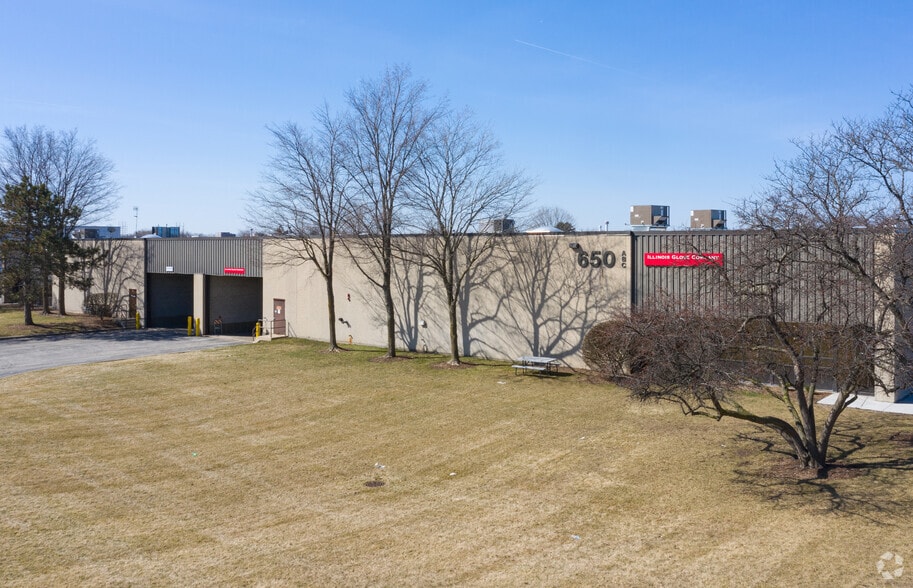 650 Anthony Trl, Northbrook, IL for lease - Building Photo - Image 2 of 10