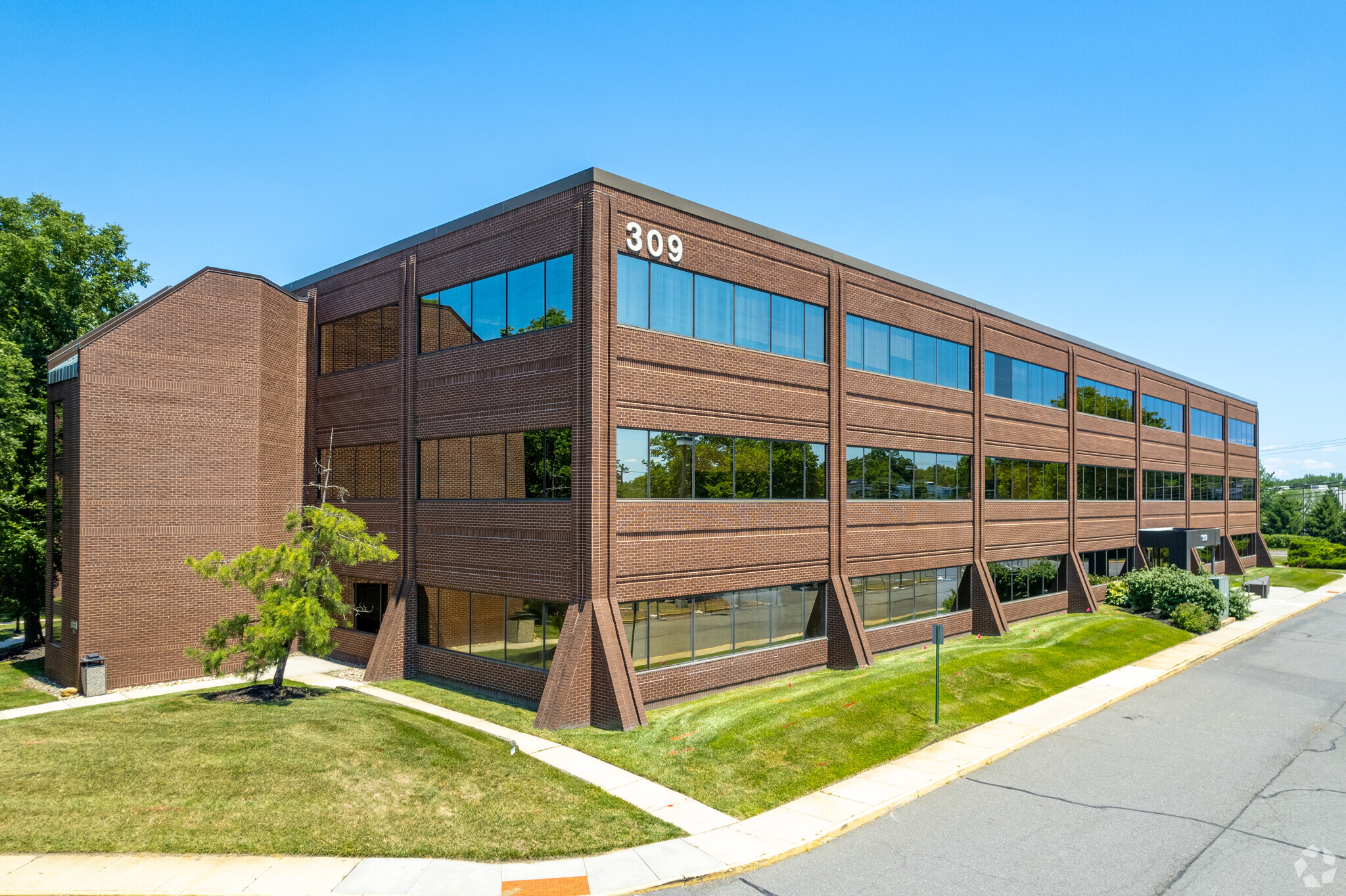 309 Fellowship Rd, Mount Laurel, NJ for lease Primary Photo- Image 1 of 16