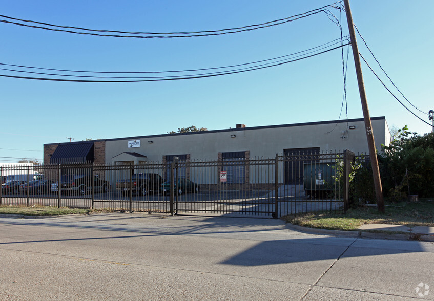11142 Shady Trl, Dallas, TX for lease - Building Photo - Image 2 of 11