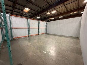 5625 E Firestone Blvd, South Gate, CA à louer Photo intérieure- Image 2 de 2