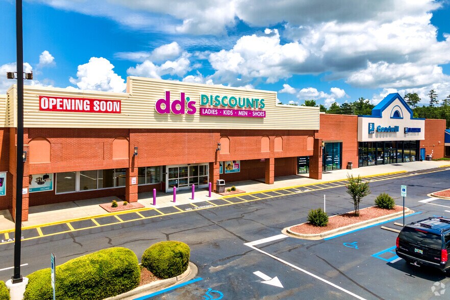 2720-2746 Decker Blvd, Columbia, SC à louer - Photo du bâtiment - Image 1 de 8