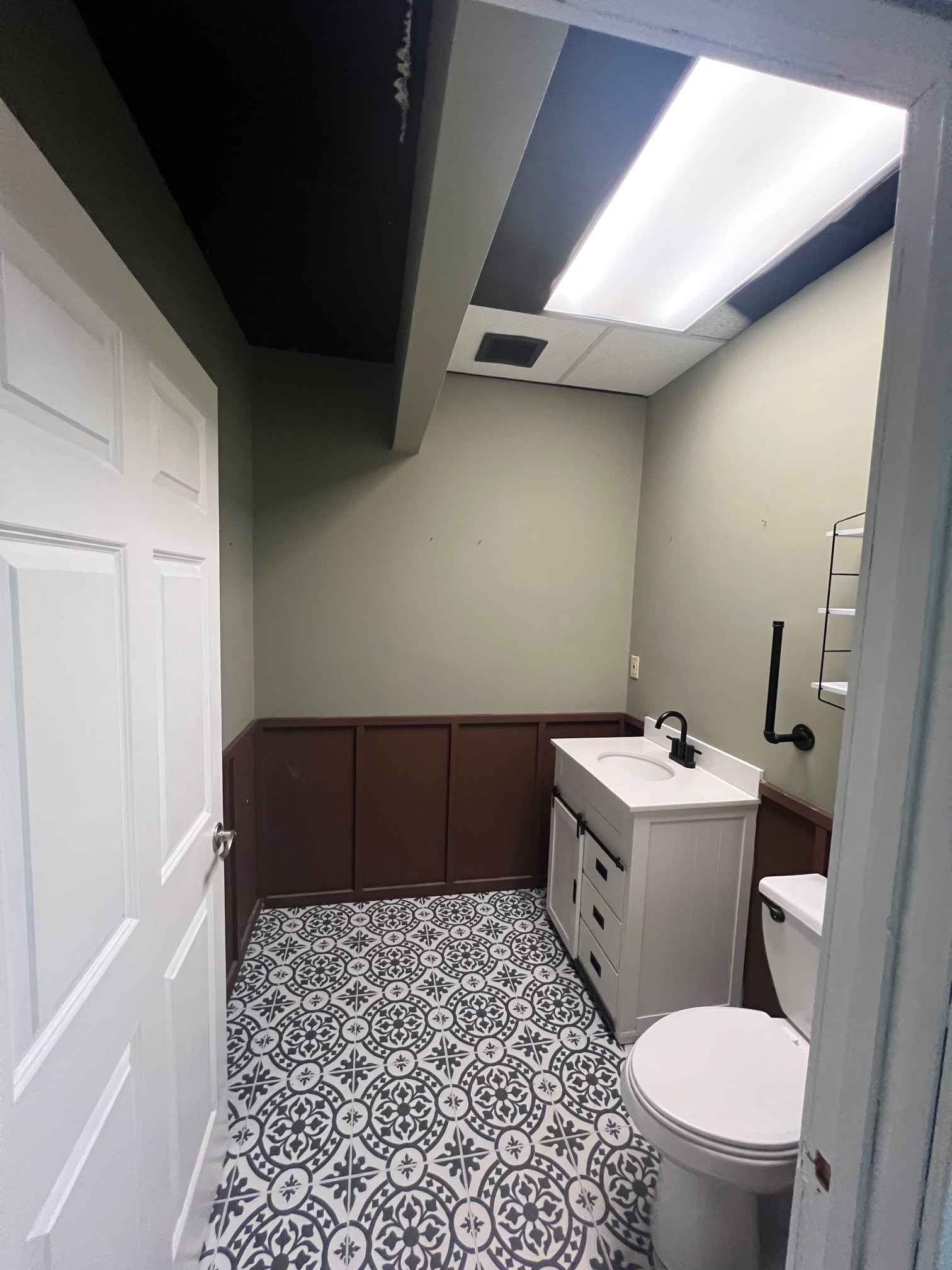 170 Flanders Rd, Niantic, CT for lease Interior Photo- Image 1 of 12