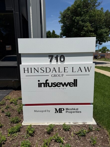 710 N York Rd, Hinsdale, IL for lease - Building Photo - Image 3 of 17