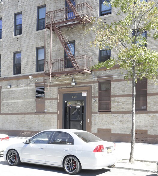 938 Intervale Ave, Bronx, NY for sale - Building Photo - Image 3 of 5