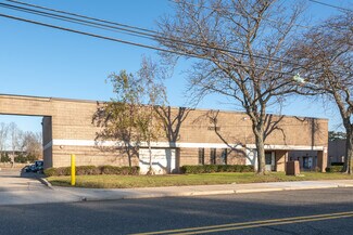Plus de détails pour 561 Acorn St, Deer Park, NY - Industriel à louer