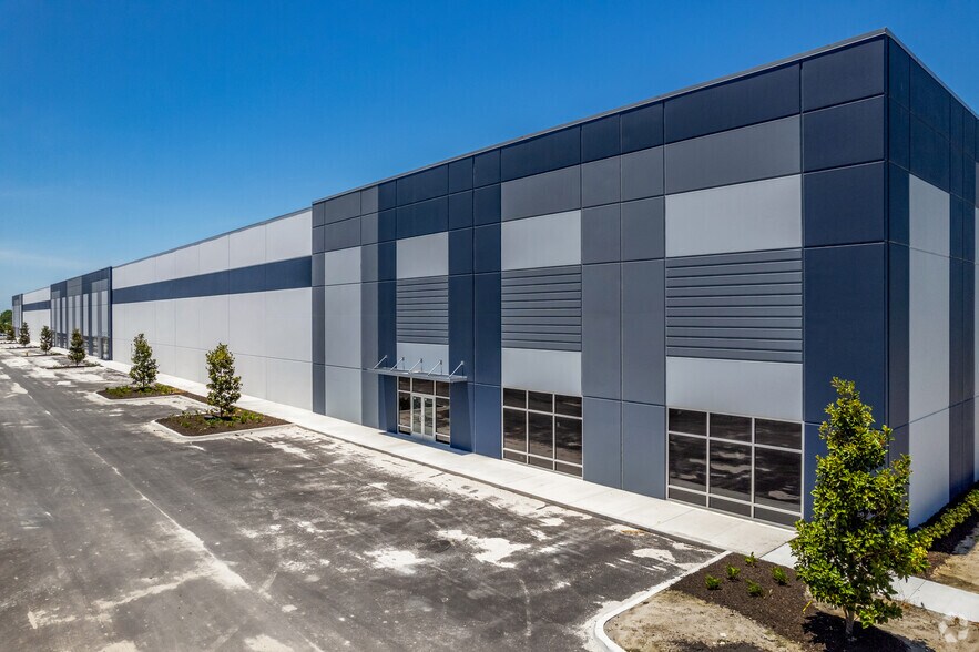 830 17th St E, Palmetto, FL à louer - Photo du bâtiment - Image 1 de 18