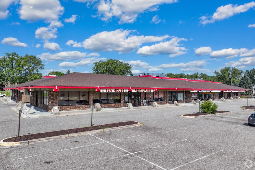 8-88 Nathan Ln, Plymouth, MN for lease - Building Photo - Image 1 of 16