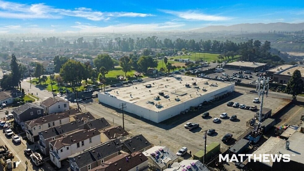 925 W 1st St, Azusa, CA à vendre - Photo du bâtiment - Image 2 de 4
