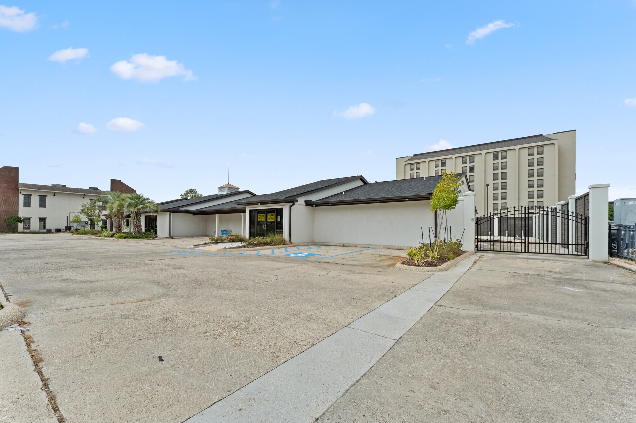 2726 Continental Dr, Baton Rouge, LA à louer Photo du bâtiment- Image 1 de 16