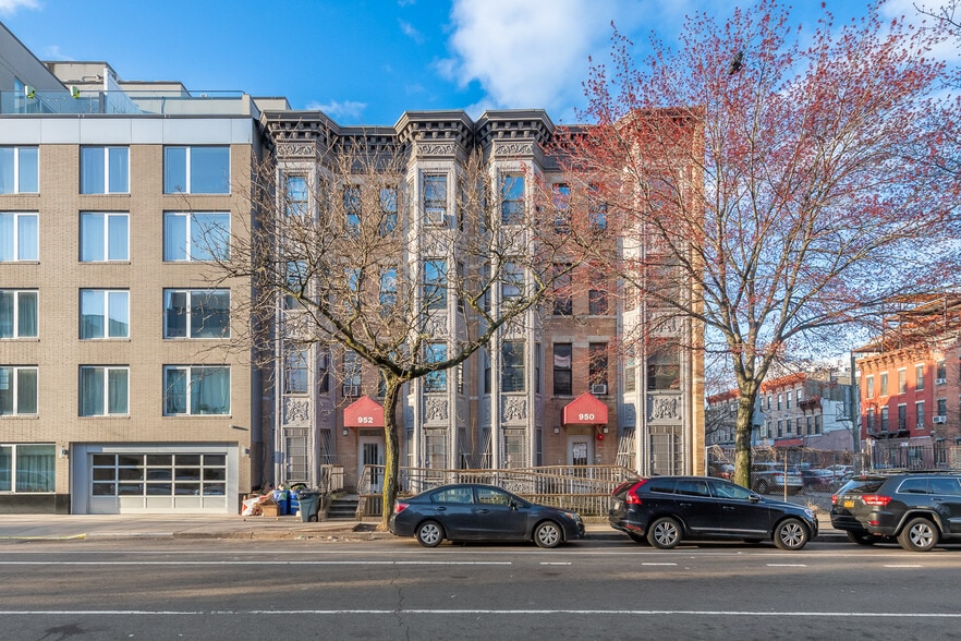 950-952 Bergen St, Brooklyn, NY for sale - Building Photo - Image 3 of 45