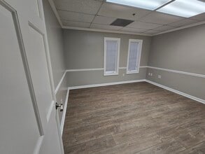 700 Old Roswell Lakes Pky, Roswell, GA for lease Interior Photo- Image 2 of 12