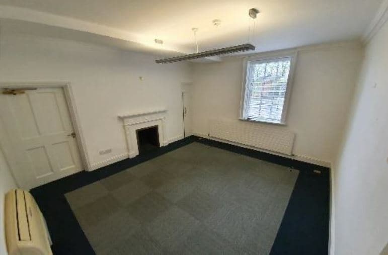 118 High St, Uxbridge à louer - Photo intérieure - Image 3 de 6