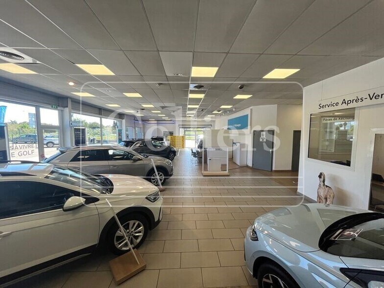 Flex in Martigues for lease - Building Photo - Image 3 of 15