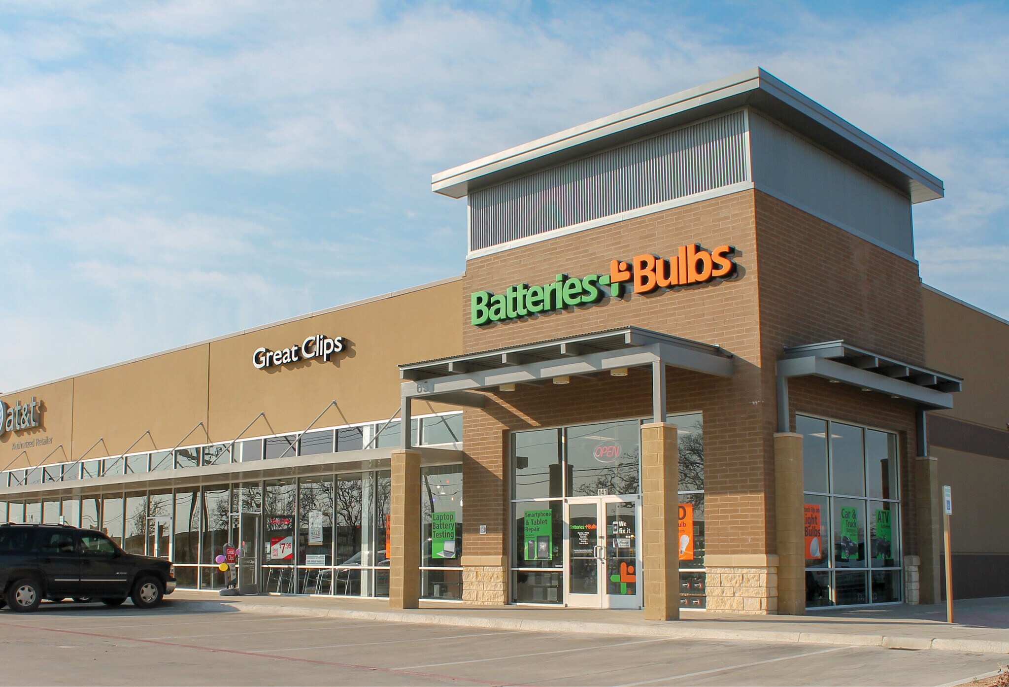 631 N Harvey Mitchell Pky, Bryan, TX à louer Photo du bâtiment- Image 1 de 9