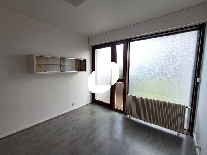 Office in Bordeaux for lease - Interior Photo - Image 2 of 13