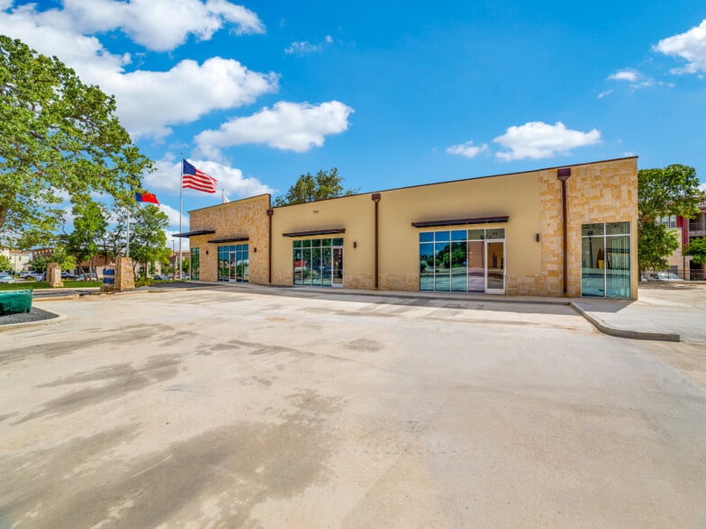7927 Calle Rialto, San Antonio, TX for lease - Building Photo - Image 2 of 19