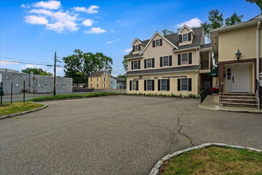 1590 E 2nd St, Scotch Plains, NJ à vendre - Photo du bâtiment - Image 2 de 29