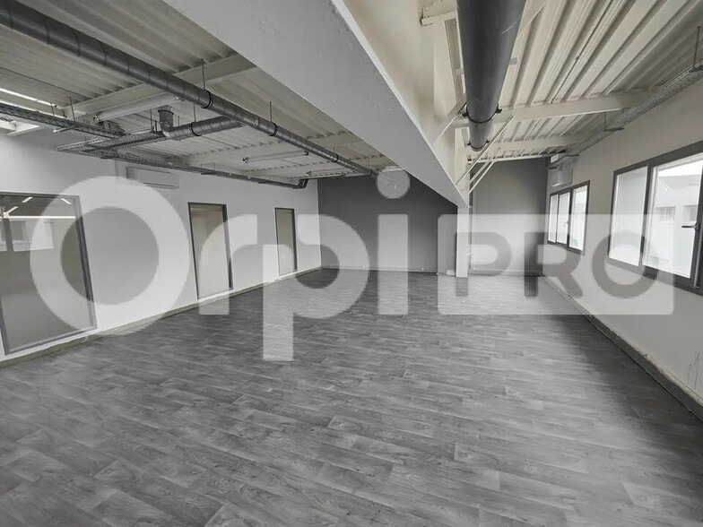 Office in Vaux-le-Pénil for lease - Interior Photo - Image 3 of 5