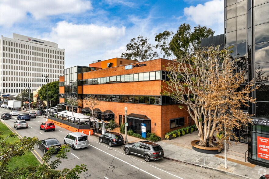 11633 San Vicente Blvd, Los Angeles, CA à louer - Photo du bâtiment - Image 2 de 8