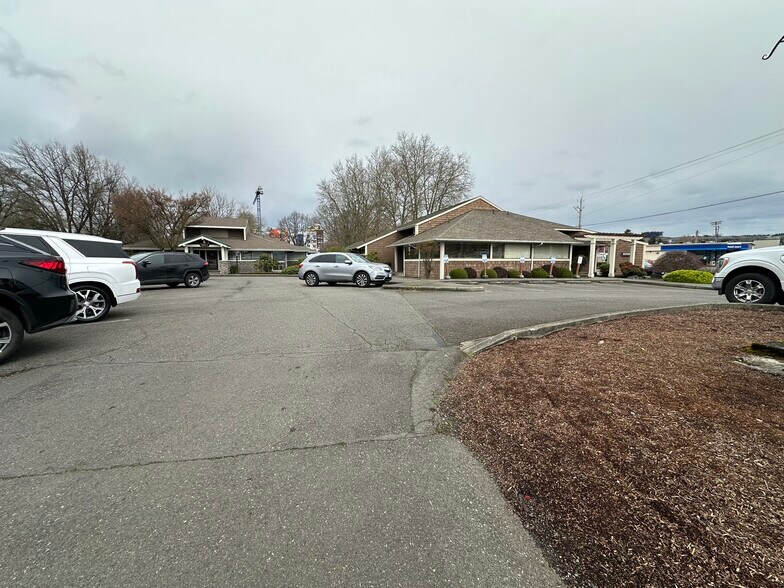 1006 Fryar Ave, Sumner, WA à vendre - Photo du bâtiment - Image 3 de 9