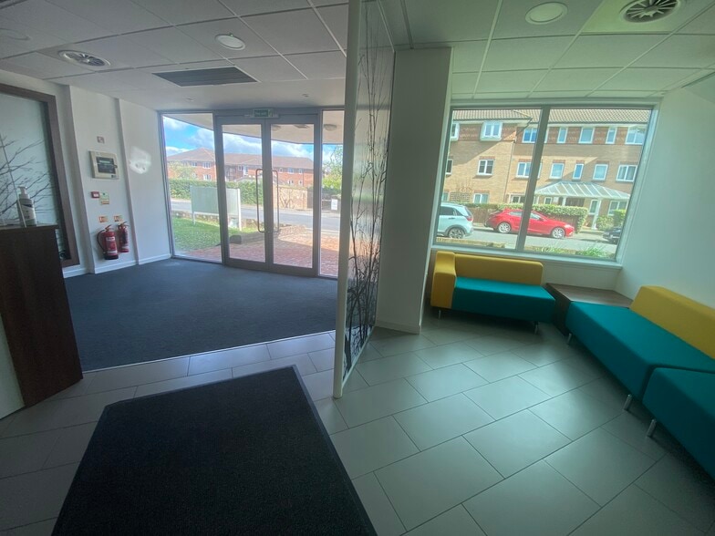 Church Rd, Haywards Heath for lease - Interior Photo - Image 3 of 7