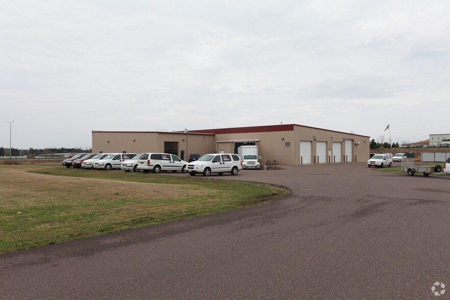 2452 Truax Blvd, Eau Claire, WI à louer - Photo du bâtiment - Image 2 de 10
