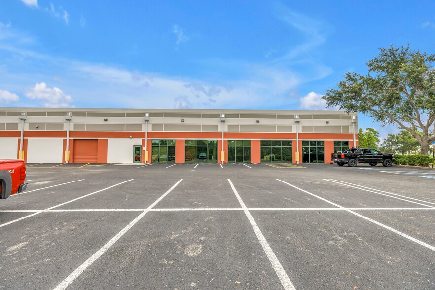 1780 102nd Ave N, Saint Petersburg, FL for lease - Building Photo - Image 3 of 12