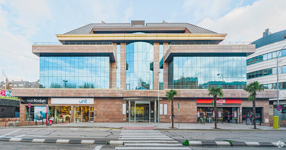 Avenida Reyes Católicos, 6, Majadahonda, Madrid à louer - Photo du bâtiment - Image 2 de 4