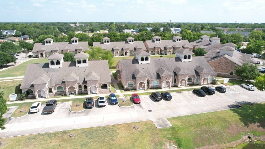 140 Eldridge Rd, Sugar Land, TX à louer Photo du bâtiment- Image 1 de 4