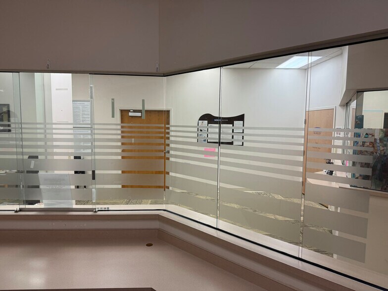 5319 Hoag Dr, Sheffield Village, OH à louer - Photo du bâtiment - Image 2 de 19