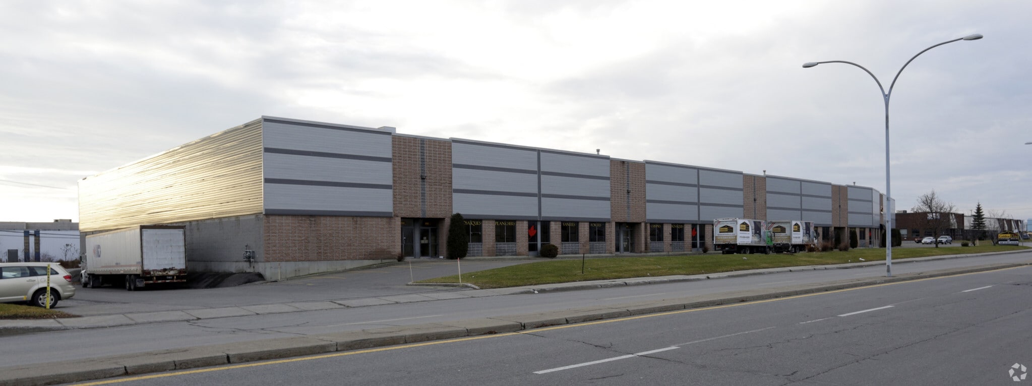 81 Boul Brunswick, Dollard-des-Ormeaux, QC for lease Primary Photo- Image 1 of 3