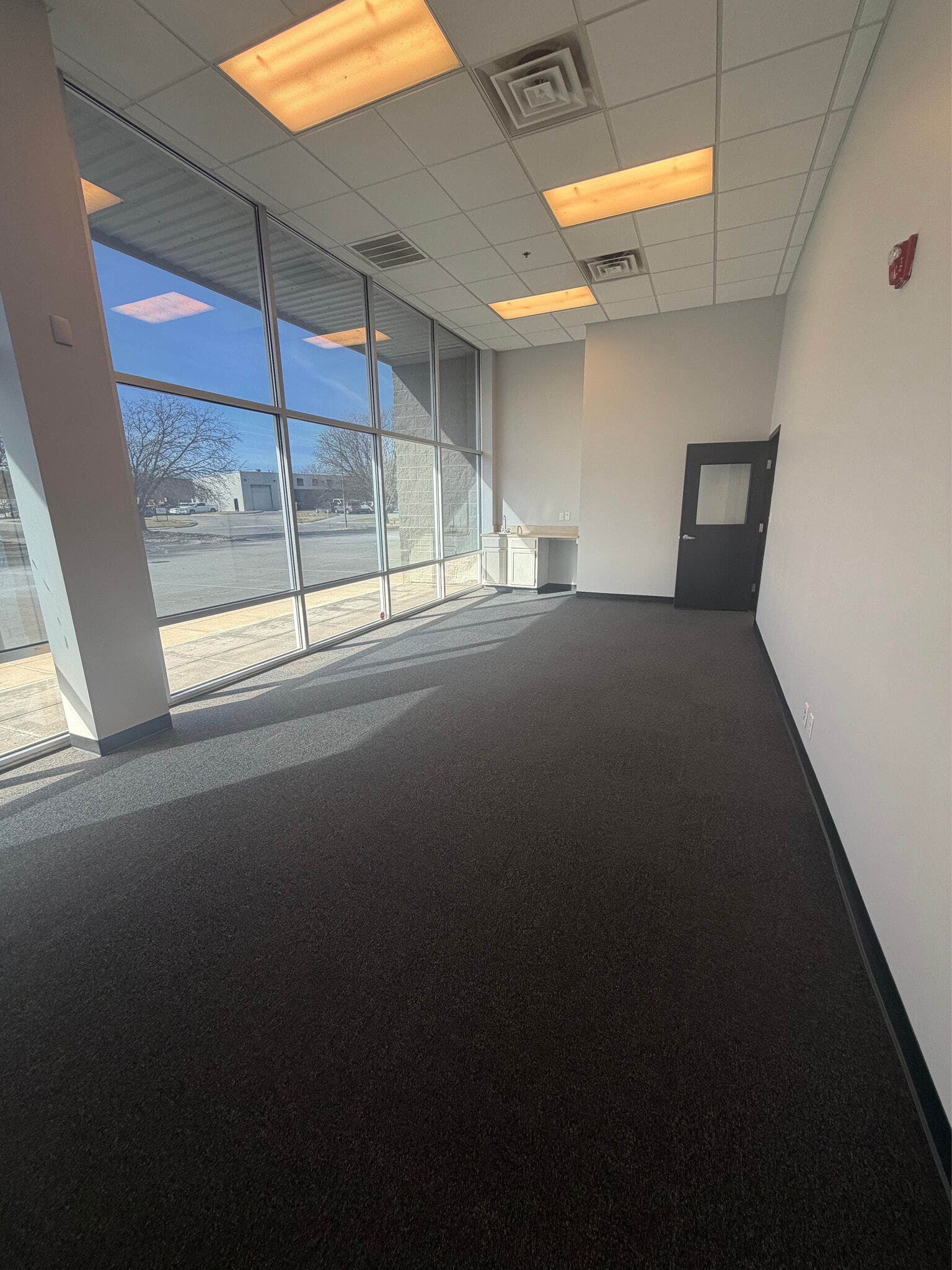 12304 Cary Cir, La Vista, NE for lease Interior Photo- Image 1 of 7