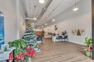 26 N Broadway, Aurora, IL à louer Photo intérieure- Image 1 de 9