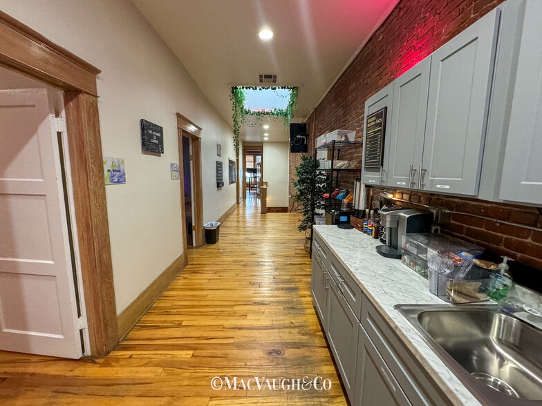 64-90 N Fair Oaks Ave, Pasadena, CA for lease - Interior Photo - Image 1 of 16