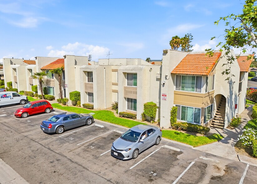 1251 N Placentia Ave, Anaheim, CA à vendre - Photo du bâtiment - Image 2 de 12