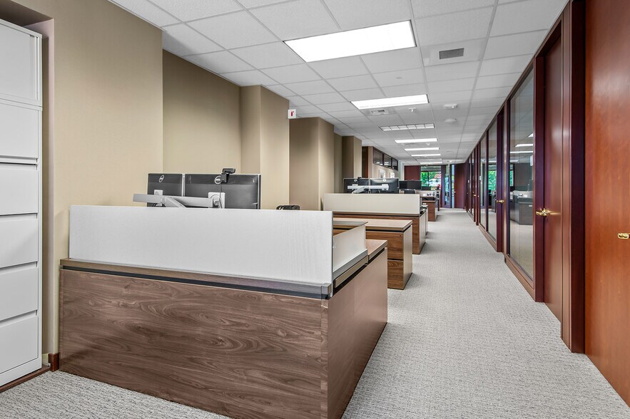 100 N Westlake Blvd, Westlake Village, CA à vendre - Photo intérieure - Image 2 de 9