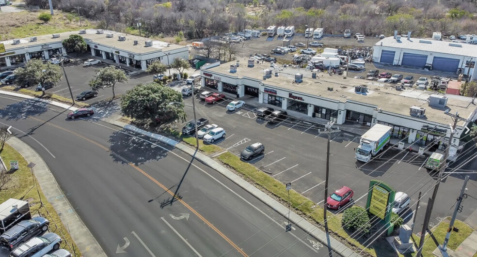 5251 Timberhill, San Antonio, TX for lease - Building Photo - Image 2 of 9