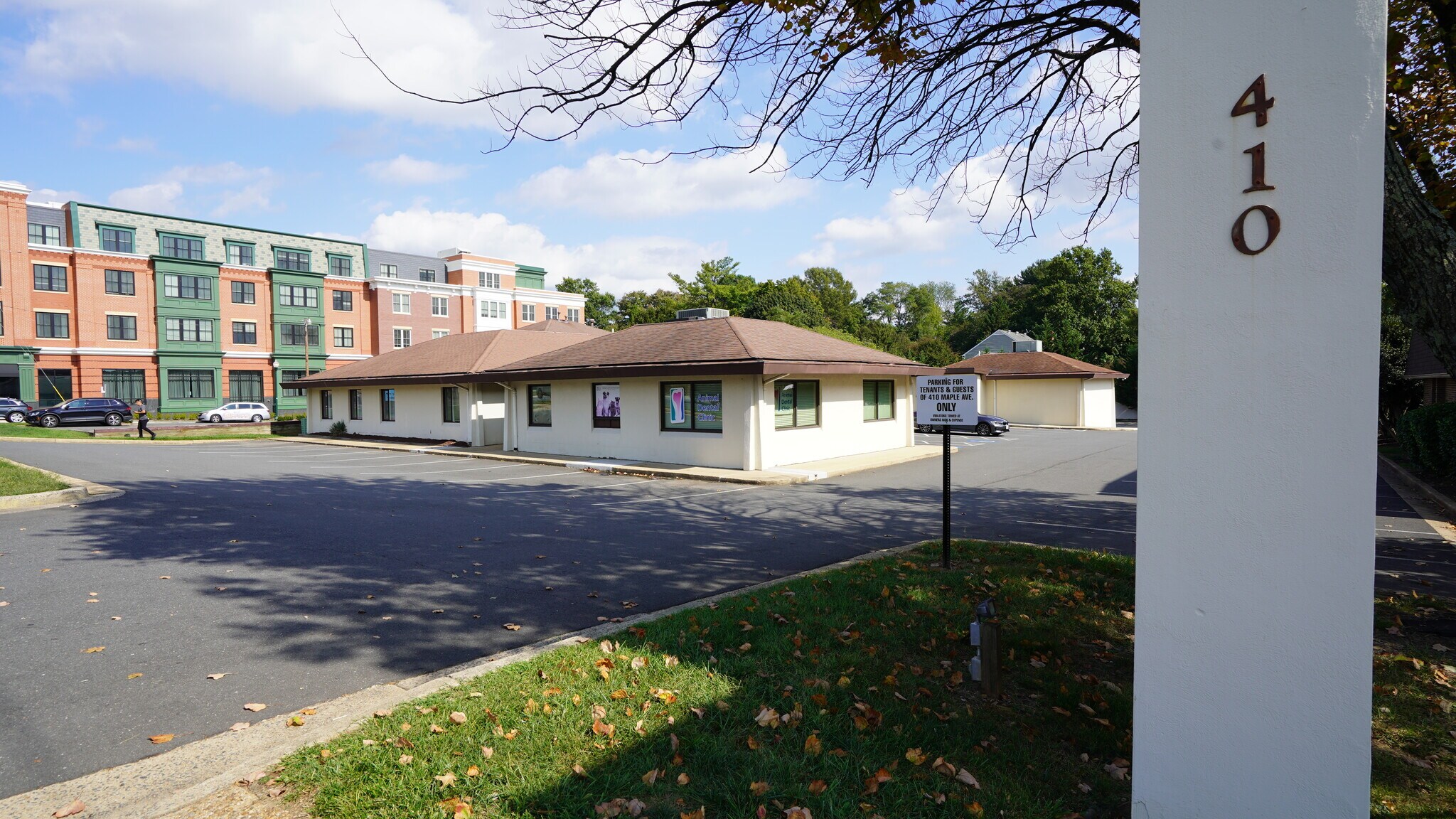 410 Maple Ave W, Vienna, VA à louer Photo du bâtiment- Image 1 de 26