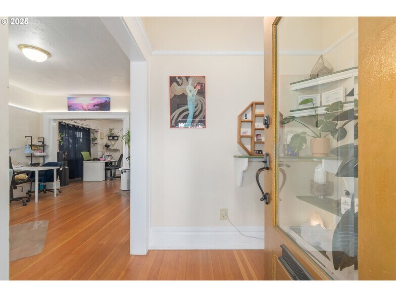 1492 Pearl St, Eugene, OR for sale - Interior Photo - Image 3 of 47