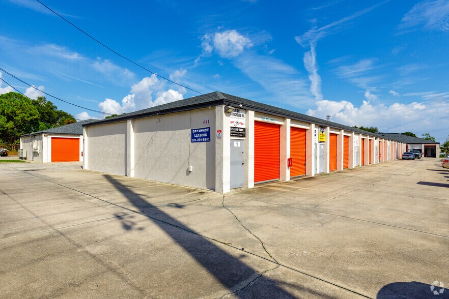 641 Clearlake Rd, Cocoa, FL à louer - Photo du bâtiment - Image 2 de 11