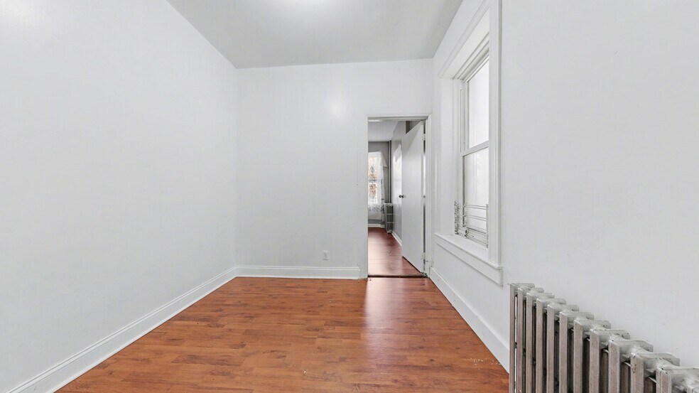 6424 Madison St, Ridgewood, NY à vendre - Photo du bâtiment - Image 3 de 25