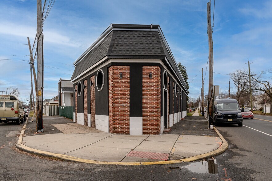 305 N Stiles St, Linden, NJ à louer - Photo du bâtiment - Image 3 de 22