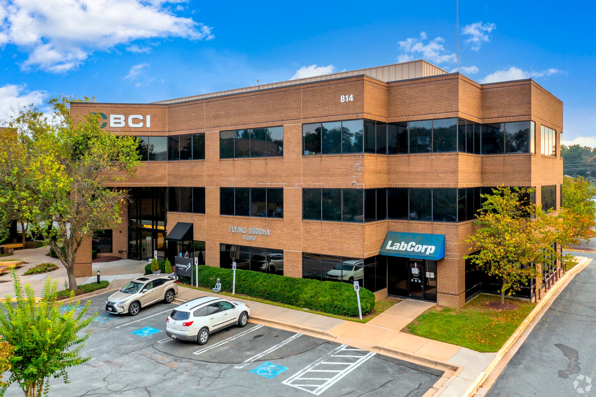 814 W Diamond Ave, Gaithersburg, MD for lease Primary Photo- Image 1 of 25